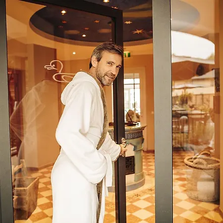Отель Wellness & Thermal Retreat Muehlbach Бад-Фюссинг